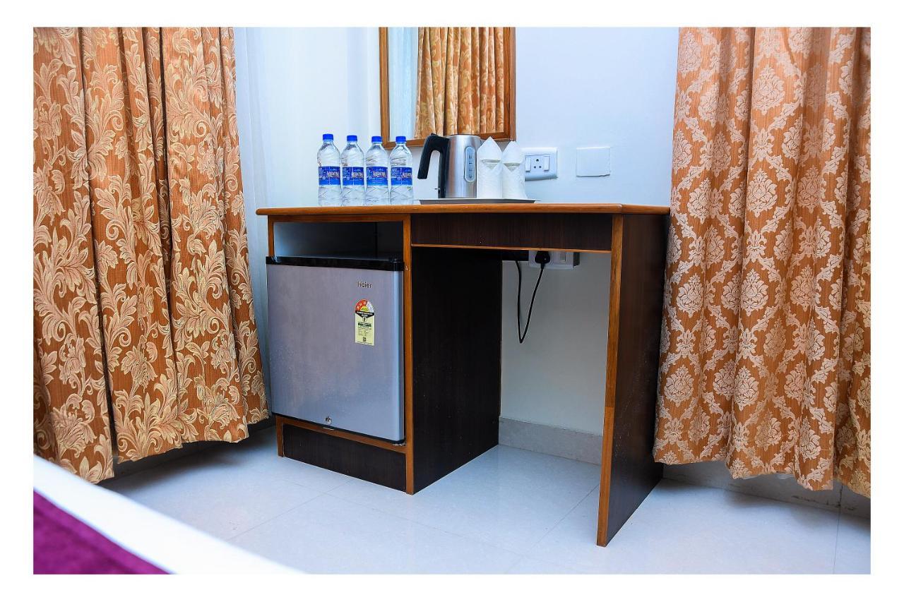 Hotel Sr Tiruchendur Tiruchchendūr Екстериор снимка