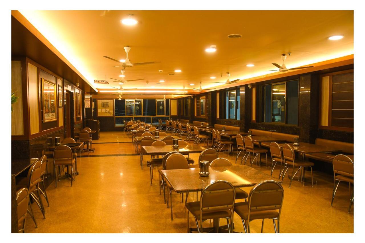 Hotel Sr Tiruchendur Tiruchchendūr Екстериор снимка
